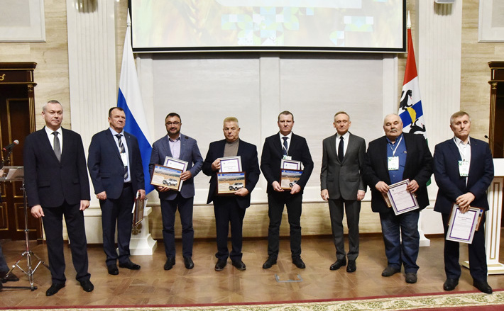 Губернатор наградил лучших аграриев региона. Фото: сайт правительства Новосибирской области nso.ru