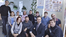 Вот они — герои донорского движения, живущие с нами рядом и достойные искренней благодарности. Таких среди нас — сотни, здорово, что в их число вливается молодежь — студенчество, представители айти-отрасли, учителя. Фото предоставлено Мариной Демочкиной