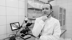 Пётр Мирошников — один из молодых специалистов, которые трудятся в лаборатории биополимеров аграрного университета. Фото: Андрей Заржецкий