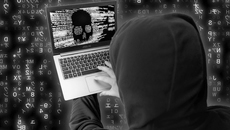 Кто знает, может быть, именно сейчас ваш ребенок просматривает в интернете что-то такое, чего ему видеть ни в коем случае не следует. Фото: Андрей Заржецкий