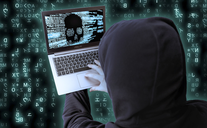 Кто знает, может быть, именно сейчас ваш ребенок просматривает в интернете что-то такое, чего ему видеть ни в коем случае не следует. Фото: Андрей Заржецкий
