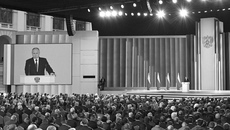 Владимир Путин (из послания президента ФС РФ): «Сегодня регионы страны оказывают прямую поддержку городам, районам и поселкам Донецкой и Луганской Народных Республик, Запорожья и Херсонщины, делают это искренне, как настоящие братья и сестры. Теперь мы снова вместе, а значит, стали еще сильнее и сделаем все, чтобы на эту нашу землю вернулся долгожданный мир, чтобы безопасность людей была обеспечена. За это, за своих предков, за будущее детей и внуков, за восстановление исторической справедливости, за воссоединение нашего народа сегодня сражаются бойцы, наши герои». Фото: kremlin.ru