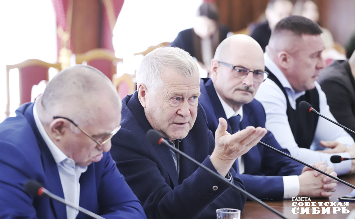 Обеспечение кадрами сельхозпредприятий обсуждали уже не раз, но выпускники на село не спешат — члены аграрного комитета Заксобрания решили обсудить этот вопрос в мае с представителями профильного вуза и регионального минсельхоза. Фото: Андрей Заржецкий