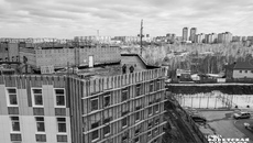 Поликлиника на улице Татьяны Снежиной в Октябрьском районе, которая возводится на принципах ГЧП, будет принимать жителей быстро растущего Плющихинского жилмассива. Фото: Андрей Заржецкий