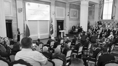 Чествование лауреатов межрегионального конкурса «Директор года» прошло в большом зале правительства области — среди победителей было немало тех, кто получает престижную награду уже не в первый раз.
Фото: zsnso.ru