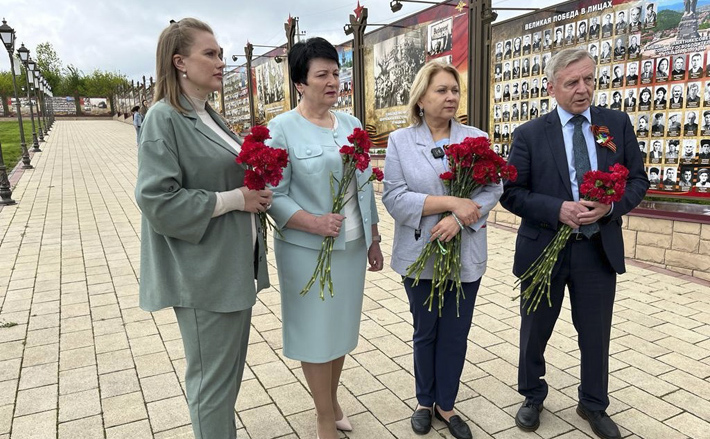 На «Барбашовом поле». С визитом в Северной Осетии делегация Новосибирской области находилась 8 и 9 мая. Фото: vk.com/patriotnsoo