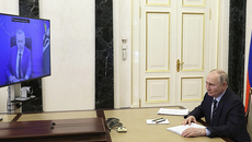 Глава государства отметил в беседе с губернатором: «В целом и вы, и все люди, которых вы привлекли к совместной работе, не просто добиваетесь решения стоящих перед вами задач, а правильно определяете основные направления развития и добиваетесь результатов там, где это наиболее востребовано. Желаю вам успехов, удачи». Фото: kremlin.ru
