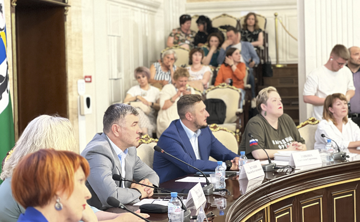 Отправку гуманитарных грузов в Луганскую Народную Республику и обеспечение участников СВО координирует министерство промышленности, торговли и развития предпринимательства региона. /Фото: nso.ru