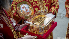 После встречи ковчега митрополит Никодим в сослужении архиереев и духовенства Новосибирской митрополии совершил Божественную литургию. Фото: Андрей Заржецкий