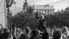 В День памяти и скорби в областном центре симфонию по традиции исполнил Новосибирский академический симфонический оркестр под управлением Вячеслава Прасолова. Фото: пресс-служба министерства культуры Новосибирской области и Михаил Афанасьев