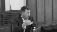 Депутат Дмитрий Козловский: «Ситуация по исполнению наказов хорошая, надеемся на высокие темпы в дальнейшем. Вопросы, над которыми предстоит работать, тоже есть». Фото: zsnso.ru