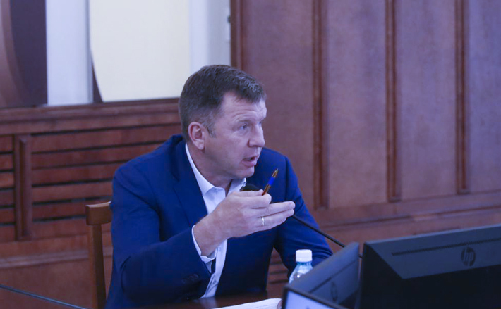 Депутат Дмитрий Козловский: «Ситуация по исполнению наказов хорошая, надеемся на высокие темпы в дальнейшем. Вопросы, над которыми предстоит работать, тоже есть». Фото: zsnso.ru