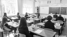 Если смотреть со стороны, форма проведения экзаменов не слишком меняется с течением времени. Фото: Андрей Заржецкий