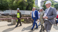 В 2023–2024 годах в регионе предстоит отремонтировать 242 км коммунальных сетей, в том числе 69 км тепловых сетей. Губернатор Андрей Травников дал поручение держать работы под самым жестким контролем. Фото: Андрей Заржецкий