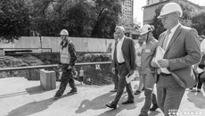 В 2023–2024 годах в регионе предстоит отремонтировать 242 км коммунальных сетей, в том числе 69 км тепловых сетей. Губернатор Андрей Травников дал поручение держать работы под самым жестким контролем. Фото: Андрей Заржецкий