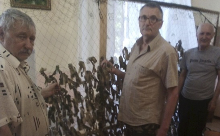 Сеть плетут Борис Сергеев, Иван Бинеман, Юрий Грехов. Фото: Алексей Павлов