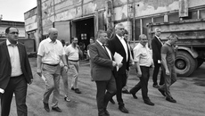 Губернатор Новосибирской области Андрей Травников считает, что нужно повышать ответственность глав городских районов за содержание и ремонт дорожно-уличной сети. Фото: nso.ru