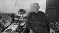 На прощание Алексей Федосеевич показал две новые медали: «В память 80-летия Прохоровского сражения 12 июля 1943 год» и «80 лет Победы в Курской битве». Живой свидетель истории держал в руках маленький эквивалент выдающегося свершения XX века, творцом которого был и он. Фото: Анжелина Дерябина
