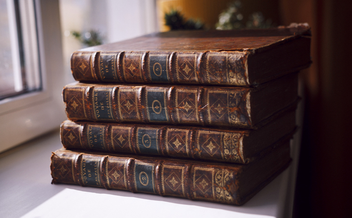 Оцифровка книжных памятников в рамках проекта представляет собой целый комплекс организационных, экспертных и технологических операций. Фото предоставлено НГОНБ