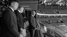 Дмитрий Чернышенко: «В крупных городах каждого федерального округа, включая УрФО и СФО, создается современная, отвечающая всем стандартам спортивная инфраструктура. Это позволит проводить крупные международные соревнования не только в центральной, но и азиатской части России. А гости таких мероприятий получат возможность узнать нашу страну лучше и познакомиться с ее богатой культурой». Фото: nso.ru