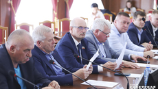 По мнению членов аграрного комитета Заксобрания региона, новый законопроект о предоставлении внеочередного права на получение земельного участка под застройку новым категориям льготников нуждается в доработке, но времени на это не так много. Фото: Андрей Заржецкий