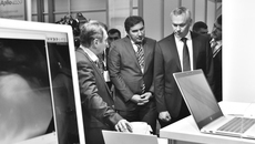 Выставка стартовала во вторник, 17 октября, и продлится по 20-е в МВК «Новосибирск Экспоцентр». Конгрессно-выставочный проект «Здравоохранение Сибири — 2023» представляет продукцию более сотни компаний-участников. Это оборудование для инструментальной диагностики и медицинских лабораторий, для санавиации и служб интенсивной терапии и реанимации; медицинская мебель и одежда, симуляционное медицинское оборудование, хирургические инструменты, перевязочные материалы и многое другое. В форуме также участвуют представители сферы здравоохранения Республики Беларусь. Фото: nso.ru