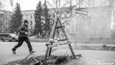 Даже один незакрытый люк может стать большой проблемой как для автомобилистов, так и для пешеходов. Фото: Андрей Заржецкий