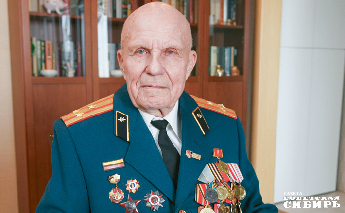 Сегодня, 29 ноября 2023 года, Михаилу Мезину, ветерану Великой Отечественной войны, кавалеру ордена Красной Звезды, ордена Отечественной войны I степени, ордена «За службу Родине в ВС СССР» 3-й степени, медали «За боевые заслуги», исполнилось 100 лет. Фото: Аркадия УВАРОВА