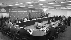 В обсуждении инициативы «Наука для всей семьи» принял участие глава региона. Инициатива включает проведение масштабных мероприятий, посвященных науке и технологиям и рассчитанных на семейный досуг. Напомним, в начале текущей недели новосибирских школьников и родителей принимал на своей площадке традиционный фестиваль «НАУКА 0+». Фото: nso.ru