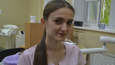 Несмотря на молодость, стоматолог-ортопед Ольга Мочкалёва уже завоевала уважение коллег и любовь пациентов. Фото предоставлено Анатолием Шимохиным