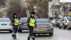 Большегрузам в город в дневное время въезд запрещен, но никого это не останавливает, а Госавтоинспекция не справляется с задачей. Необходимо искать другие пути решения проблемы. Фото: Андрей Заржецкий