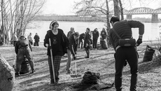 «Отсубботничали, на полкамаза мусора у нас стало чище. Прибрались на речке-красавице Туле и в прилегающем к нашему микрорайону Бугринском лесу, ну и нашу главную детскую площадку на улице Тульской прихватили». Фото и текст: ВК-страница председателя ОО «Бугринский комитет» Антона Нелидова
