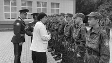 Буквально на днях воспитанники, поступившие в Бердский казачий кадетский корпус, в торжественной обстановке получили погоны. Их будущим защитникам Родины вручила замгубернатора Валентина Дудникова. Фото: страница социальной сети «ВКонтакте» Бердского казачьего кадетского корпуса
