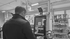 В дальнейшем цифровой ID может быть использован и в других областях — например, чтобы идентифицировать клиентов, зарегистрированных в программе лояльности, и предлагать им персональный набор акций и услуг. Фото: пресс-служба минцифры Новосибирской области
