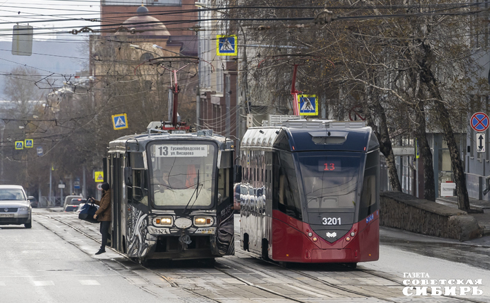 На 13-м трамвайном маршруте в Новосибирске эти вагоны, скорее всего, разъехались навсегда.  Фото: Андрей Заржецкий