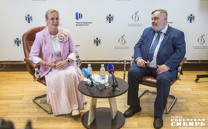 Директор Новосибирской государственной филармонии Анна Терешкова и управляющий Новосибирским академическим симфоническим оркестром Николай Сизиков представили новые проекты на пресс-конференции на минувшей неделе.  Фото: Андрей Заржецкий