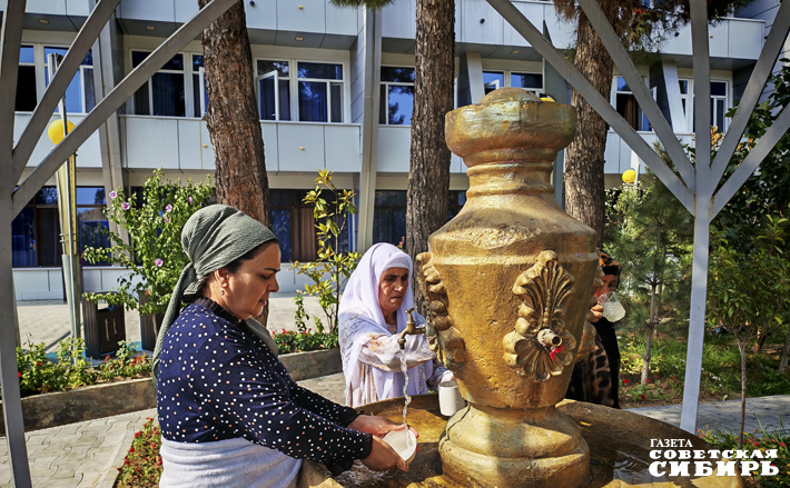 Фонтан-самовар с целебной водой пользуется большой популярностью у отдыхающих. Фото: Светлана Фролова