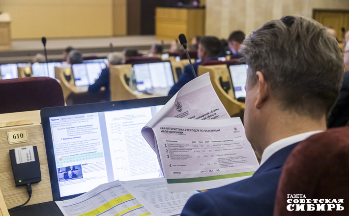 Столь проблематичного бюджета региона не припоминают и парламентские старожилы — депутатам Законодательного собрания было что обсудить. Но, несмотря на все дискуссии, они проголосовали за проект главного финансового документа единогласно. Фото: Андрей Заржецкий