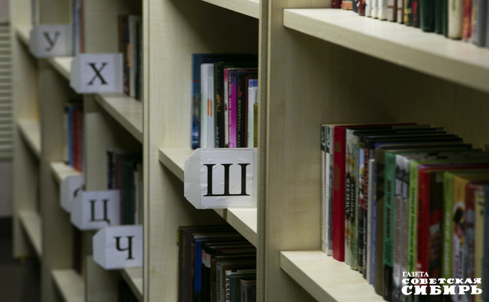 Дружба между читающими народами — это не только и не просто некий образ, а вполне конкретная задача, которую пропишут в документе — комплексном плане по укреплению межнационального единства Новосибирской области. Присмотритесь к книжным полкам в библиотеке, обратив внимание на переведенную литературу, и откройте для себя культуру и самобытность народов нашей страны. Это поистине увлекательное путешествие. Чем больше мы знаем друг о друге, тем глубже понимание и крепче наш мир. Фото: Андрей Заржецкий