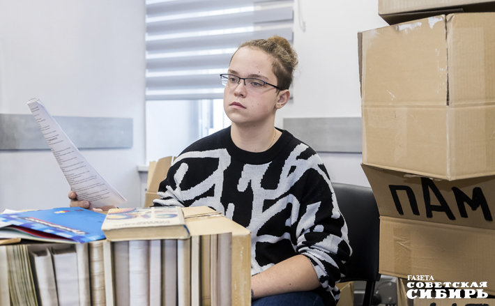 Волонтер Артём Комаров увлекается театром, реализует социальные проекты по творческому самовыражению для жителей Новосибирска, проводит тематические мастер-классы и сам участвует в постановках. Фото: Андрей Заржецкий