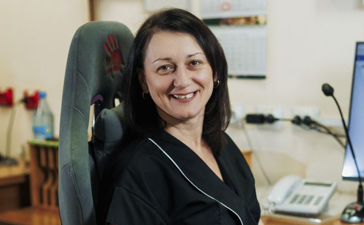 В 2025 году, когда служба скорой помощи города Новосибирска отметила свое 100-летие, Оксане Громовой был вручен нагрудный знак «Отличник здравоохранения Российской Федерации». Фото предоставлено Оксаной Громовой