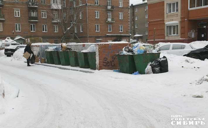 Из-за сильных снегопадов вывоз мусора был затруднен, но теперь процесс наладился. Фото: архив ИД «Советская Сибирь»