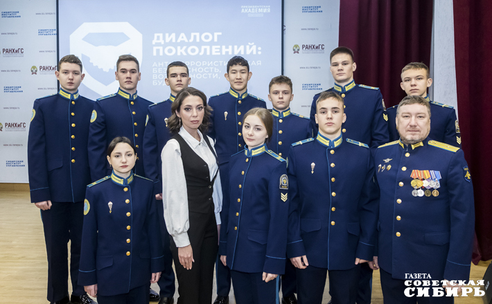 На встречу «Диалог поколений» пришли воспитанники Сибирского авиационного кадетского корпуса, которым еще только предстоит служить России. Фото: Андрей Заржецкий
