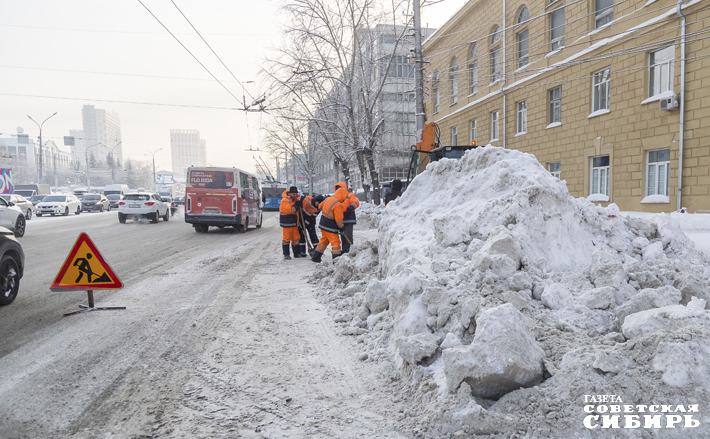 Свежо в памяти, как минувшей зимой на Новосибирск выпало столько осадков, что сами жители схватились за лопаты. Откапывались всем миром, принимали участие и предприятия. Что нас ждет через пару месяцев? Фото: Андрей Заржецкий/ архив ИД «Советская Сибирь»