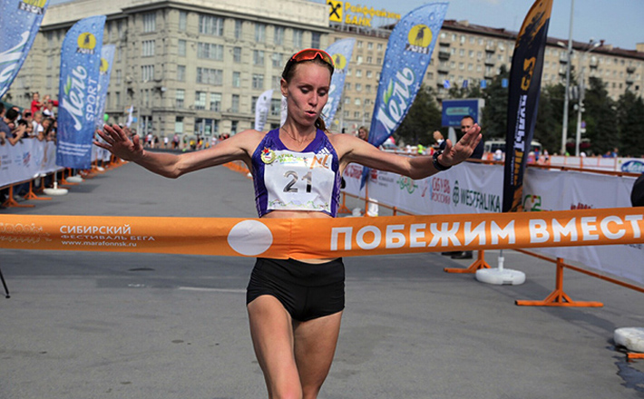В полумарафоне Раевича среди женщин вновь победила Елена Седова. Фото Виктора БОРОВСКИХ
