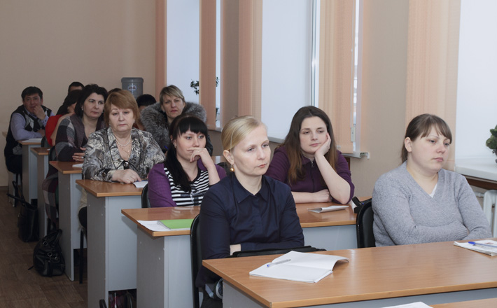 На занятиях в институте. Фото предоставлено ИДПО НГАУ