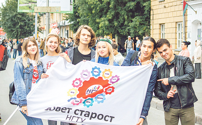 Волонтеры из НГТУ — участники многих проектов: «Диалога на равных», парада российского студенчества и других. Фото Кирилла Тургумбаева