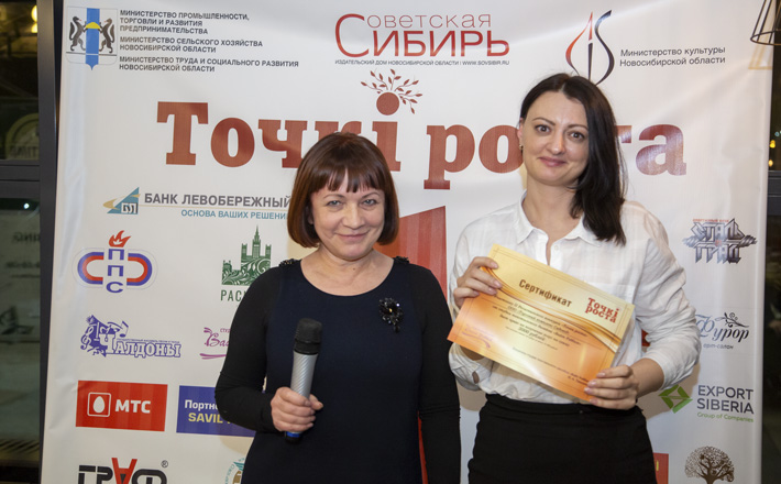 Ирина Тивелева (студия текстильного дизайна «Вайт Рэббит») и Мария Косова (ТД «Садовод»). Фото Виктора БОРОВСКИХ