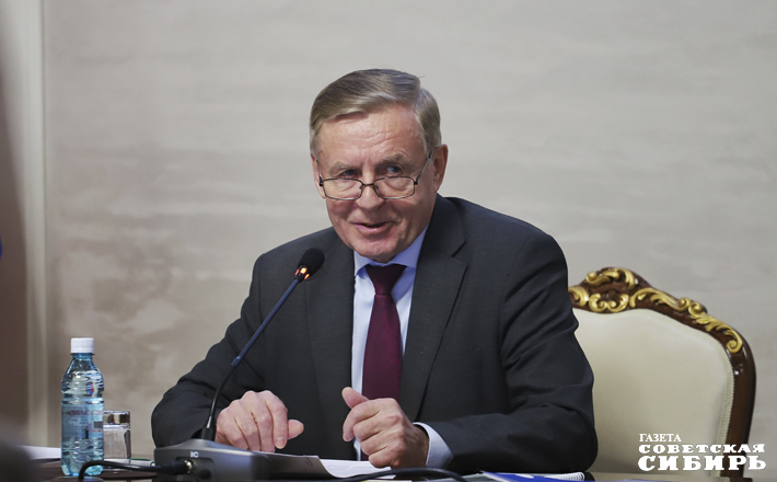001-10-04_M.jpg
