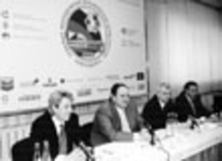093-04.jpg